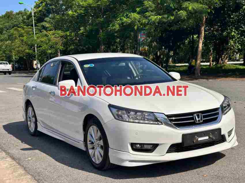 Cần bán gấp xe Honda Accord 2.4 AT 2014 màu Trắng