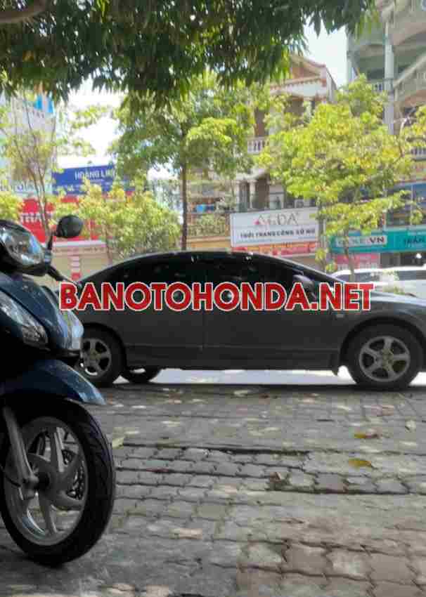 Cần bán xe Honda Civic 1.8 MT năm 2011 màu Xám cực đẹp