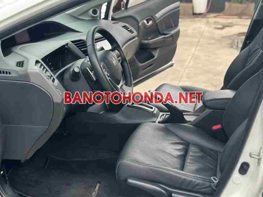 Cần bán gấp xe Honda Civic 2.0 AT 2013 màu Trắng