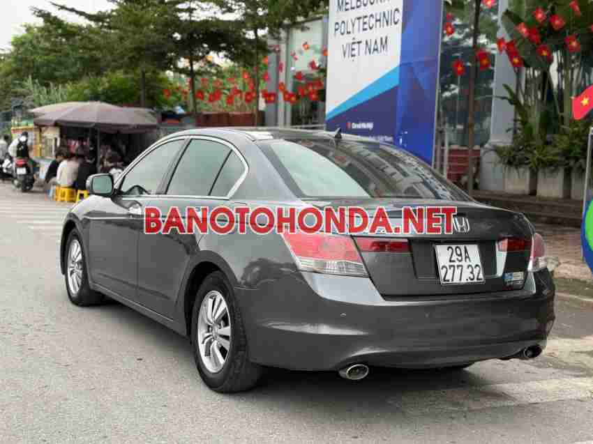 Cần bán gấp xe Honda Accord 2.0 AT 2011 màu Xám