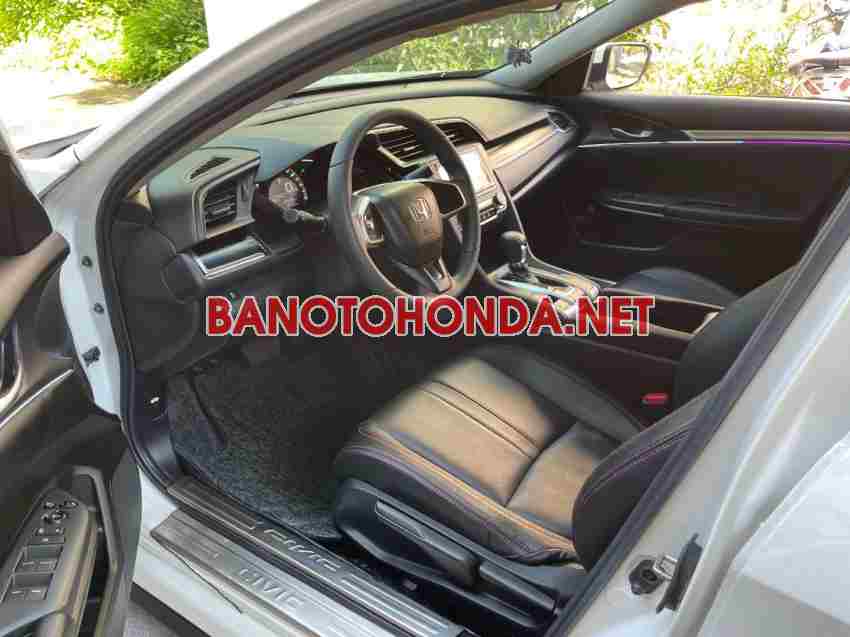 Cần bán gấp Honda Civic E 1.8 AT 2019 - Xe đẹp - Giá tốt