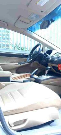 Cần bán gấp xe Honda Civic 1.8 AT 2008 màu Bạc