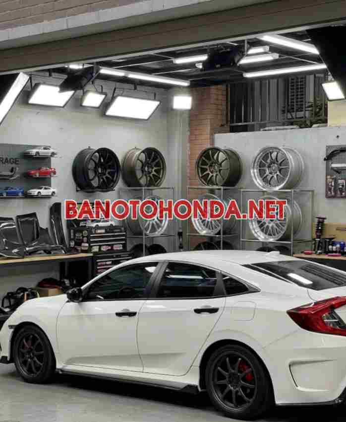 Cần bán xe Honda Civic 1.5L Vtec Turbo năm 2017 màu Trắng cực đẹp